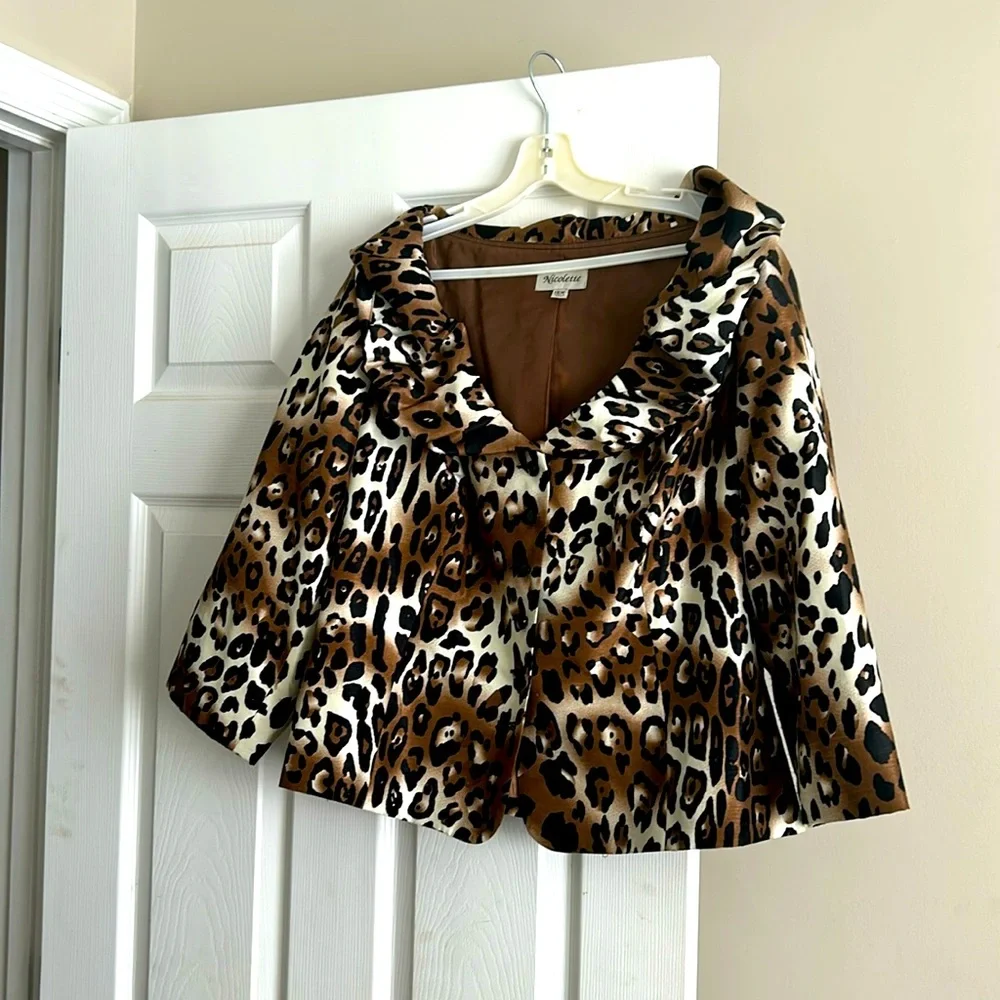 Suit, leopard print - Picture 1 of 10